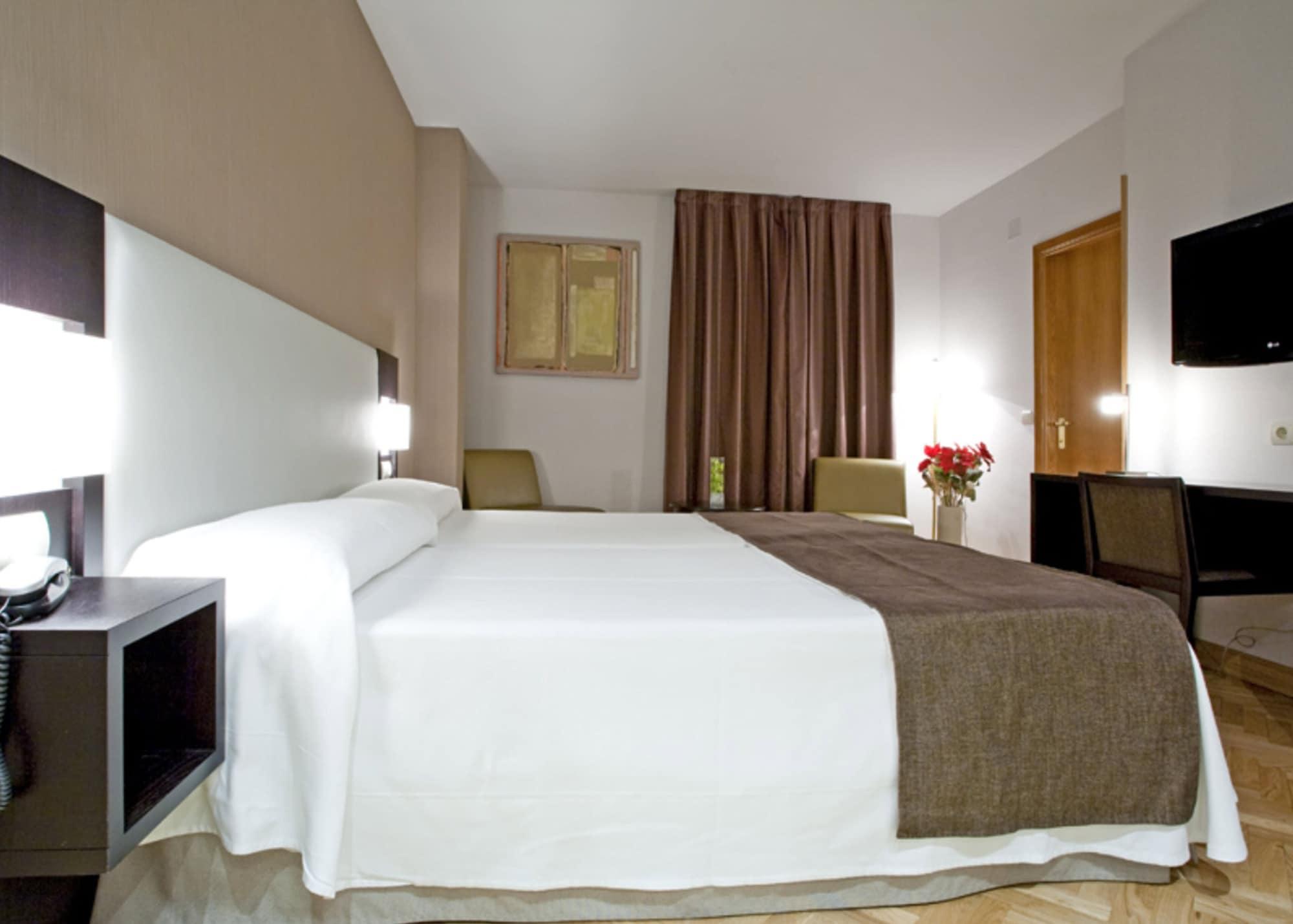 Hostal Carlos III Getafe Exterior photo